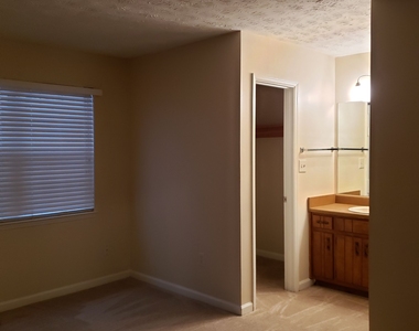 5871 N Castlegate Drive - Photo Thumbnail 10