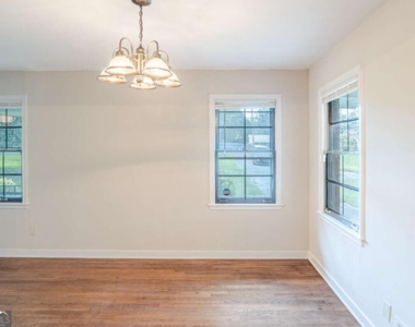 593 Hurt Road Sw - Photo Thumbnail 4