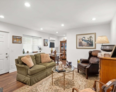 880 Saint Charles Avenue Ne - Photo Thumbnail 4