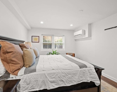 880 Saint Charles Avenue Ne - Photo Thumbnail 11