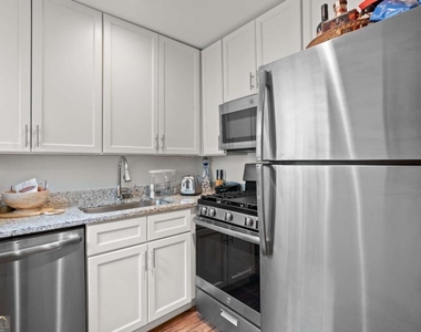 880 Saint Charles Avenue Ne - Photo Thumbnail 8