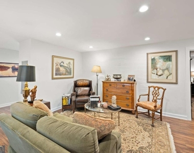 880 Saint Charles Avenue Ne - Photo Thumbnail 3