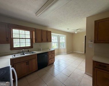 7021 Whitfield Drive - Photo Thumbnail 4