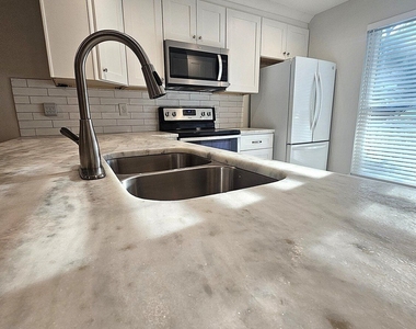 2270 Newport Landing - Photo Thumbnail 6
