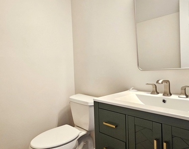 2270 Newport Landing - Photo Thumbnail 5