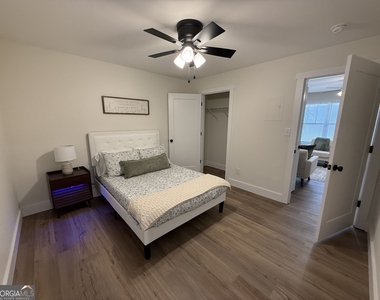 1020 College Avenue - Photo Thumbnail 3