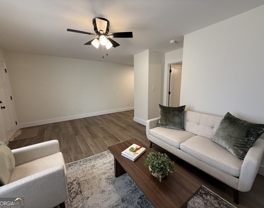 1020 College Avenue - Photo Thumbnail 2