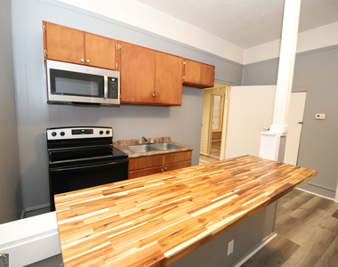 902 Juniper Street - Photo Thumbnail 4