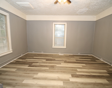 902 Juniper Street - Photo Thumbnail 8