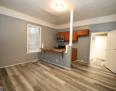 902 Juniper Street - Photo Thumbnail 2