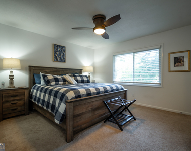 880 College Avenue - Photo Thumbnail 12