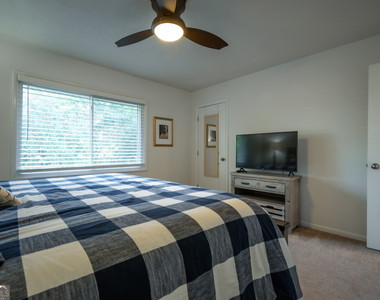 880 College Avenue - Photo Thumbnail 11