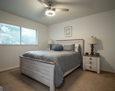 880 College Avenue - Photo Thumbnail 9