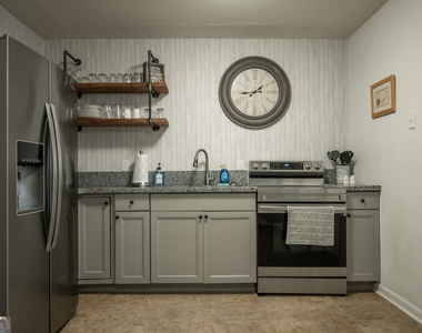 880 College Avenue - Photo Thumbnail 6