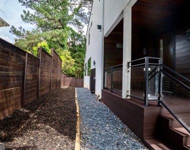 1099 Vista Trail Ne - Photo Thumbnail 3