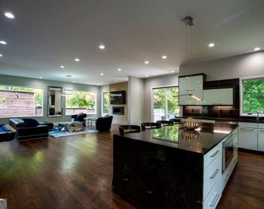 1099 Vista Trail Ne - Photo Thumbnail 8