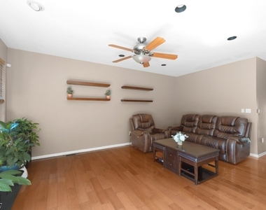 111 Cardigan Ct - Photo Thumbnail 11