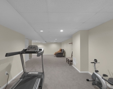 111 Cardigan Ct - Photo Thumbnail 20