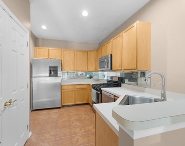111 Cardigan Ct - Photo Thumbnail 7