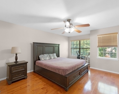 111 Cardigan Ct - Photo Thumbnail 30