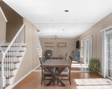 111 Cardigan Ct - Photo Thumbnail 10
