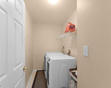 111 Cardigan Ct - Photo Thumbnail 17