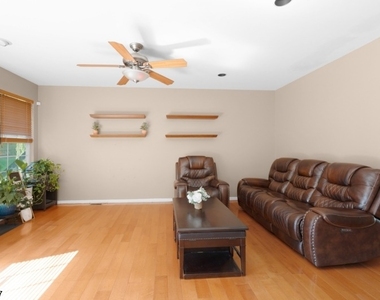 111 Cardigan Ct - Photo Thumbnail 3