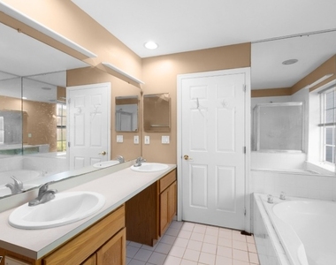 111 Cardigan Ct - Photo Thumbnail 35