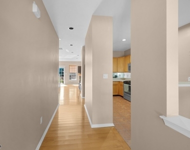 111 Cardigan Ct - Photo Thumbnail 12