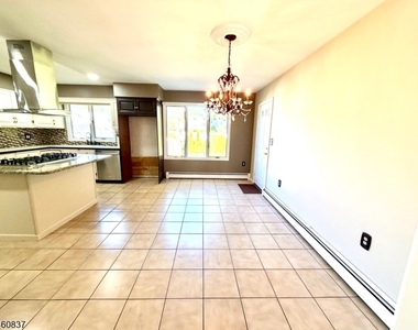 827 Savitt Pl - Photo Thumbnail 13