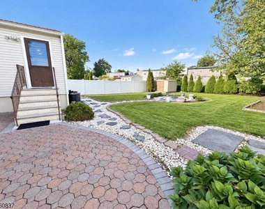 827 Savitt Pl - Photo Thumbnail 37