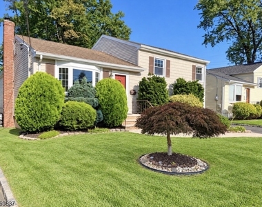 827 Savitt Pl - Photo Thumbnail 2