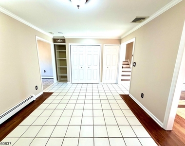 827 Savitt Pl - Photo Thumbnail 12