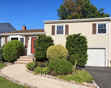 827 Savitt Pl - Photo Thumbnail 3