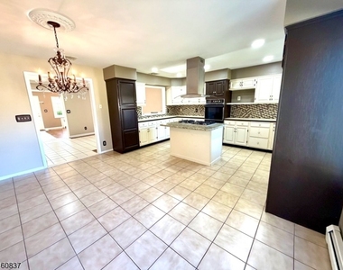 827 Savitt Pl - Photo Thumbnail 15