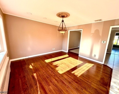 827 Savitt Pl - Photo Thumbnail 8