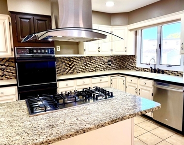 827 Savitt Pl - Photo Thumbnail 4
