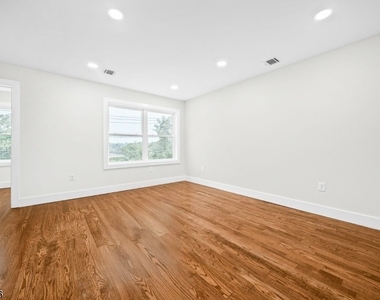 83 Harrison Ave - Photo Thumbnail 9