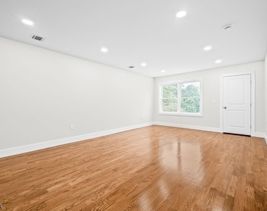 83 Harrison Ave - Photo Thumbnail 2