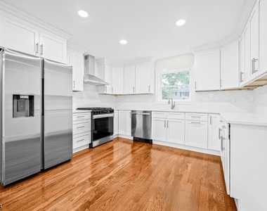 83 Harrison Ave - Photo Thumbnail 5