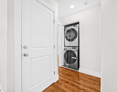 83 Harrison Ave - Photo Thumbnail 8