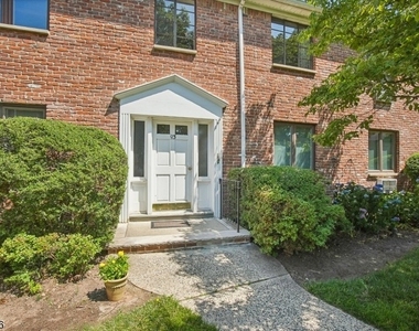 93 Troy Dr - Photo Thumbnail 1