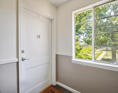 93 Troy Dr - Photo Thumbnail 2