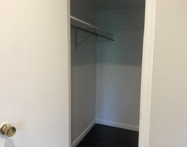 910 N Oaks Blvd - Photo Thumbnail 13