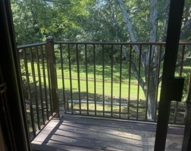 910 N Oaks Blvd - Photo Thumbnail 7