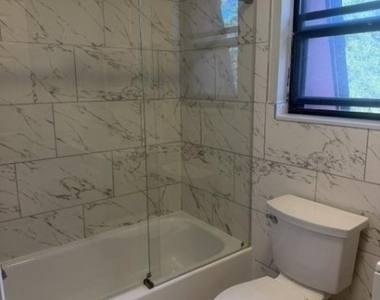 910 N Oaks Blvd - Photo Thumbnail 9
