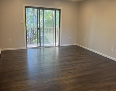910 N Oaks Blvd - Photo Thumbnail 6