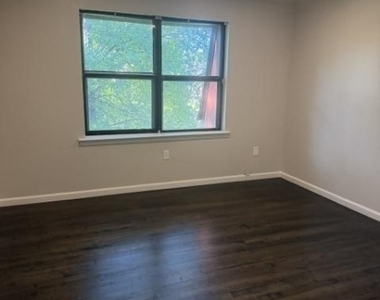 910 N Oaks Blvd - Photo Thumbnail 11