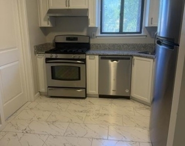 910 N Oaks Blvd - Photo Thumbnail 5