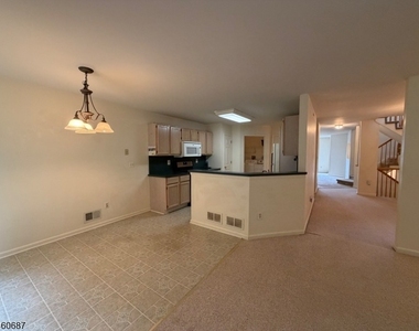 67 Woodmont Dr - Photo Thumbnail 4